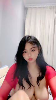 肉欲系美女,大奶肥臀,性感红衣露出奶子,超肥美臀翘起_2